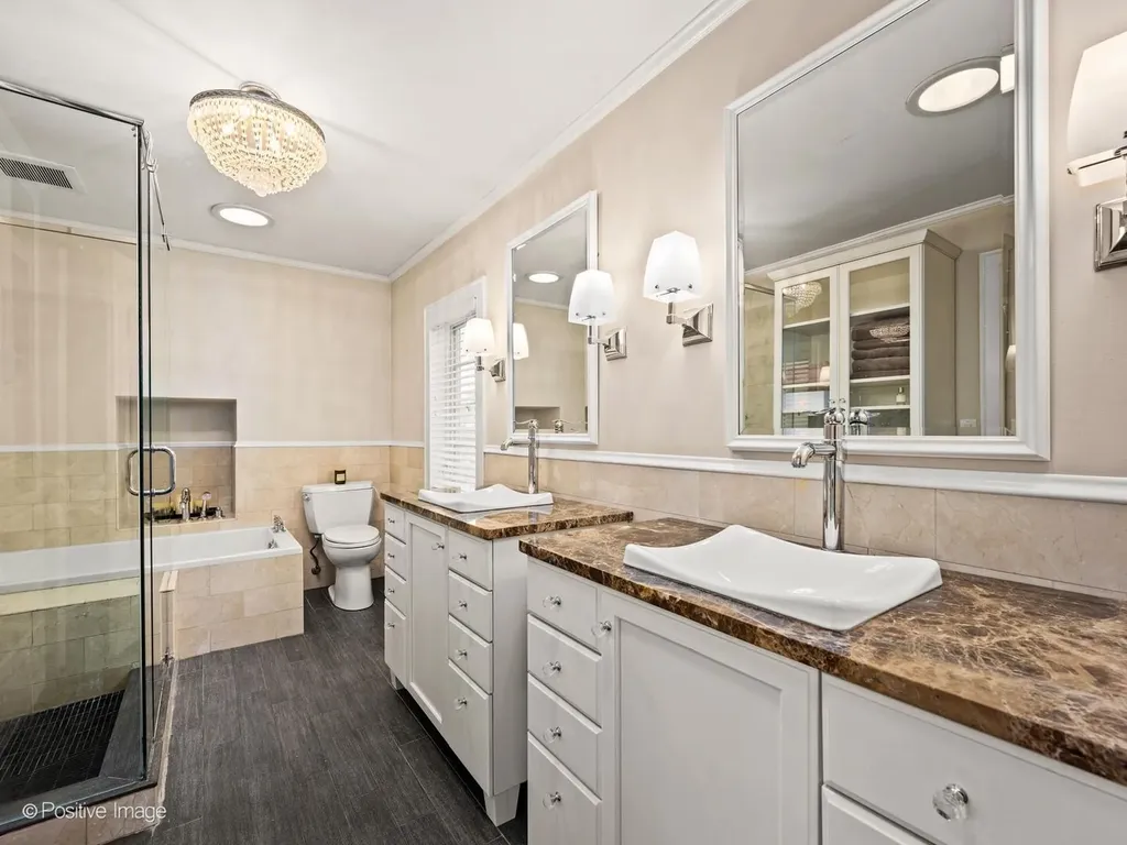2124 West Eastwood Avenue Chicago IL 60625