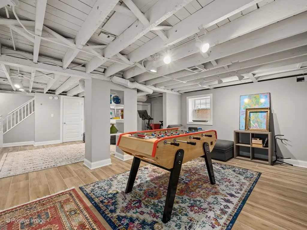 2124 West Eastwood Avenue Chicago IL 60625