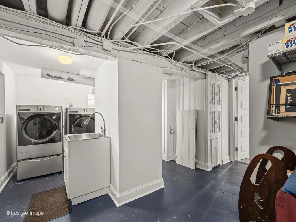 2124 West Eastwood Avenue Chicago IL 60625