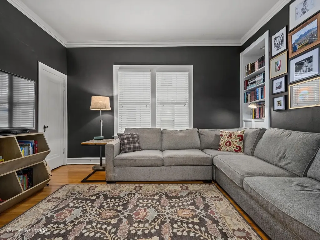 2124 West Eastwood Avenue Chicago IL 60625