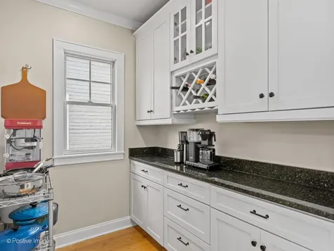 2124 West Eastwood Avenue Chicago IL 60625