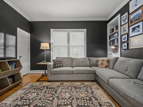 2124 West Eastwood Avenue Chicago IL 60625