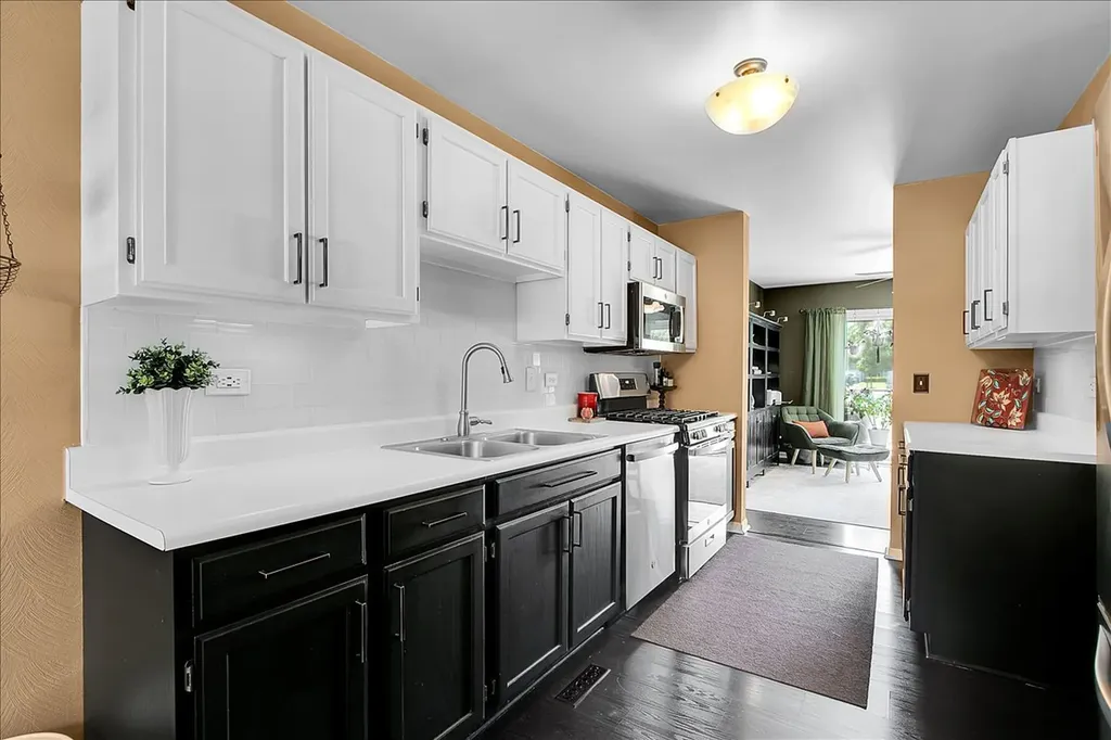 1916 Tamahawk Lane Naperville IL 60564