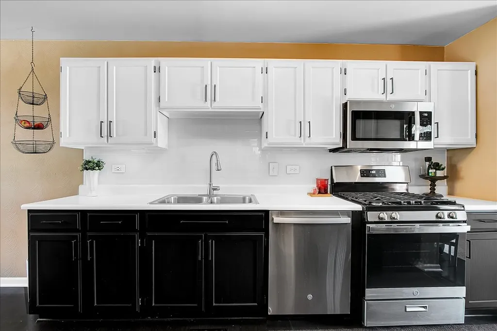 1916 Tamahawk Lane Naperville IL 60564