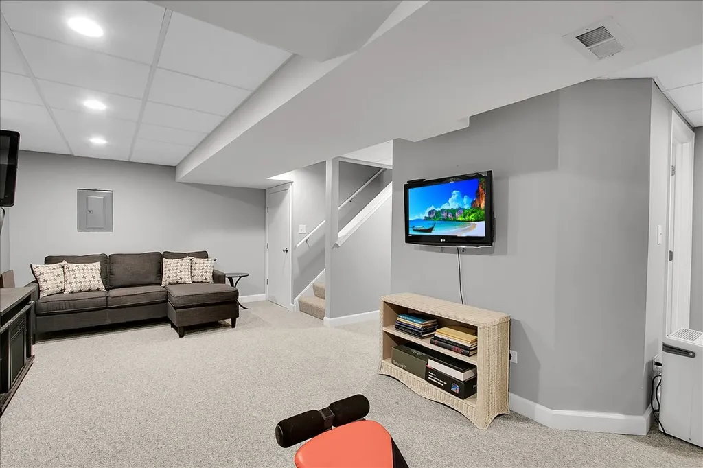 1916 Tamahawk Lane Naperville IL 60564