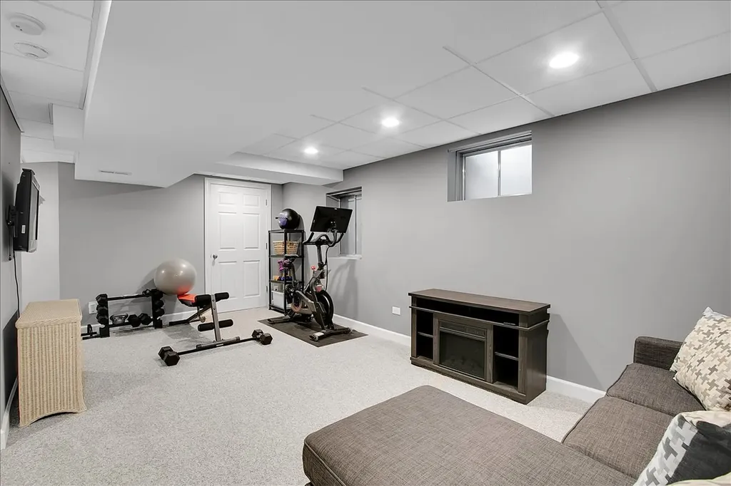 1916 Tamahawk Lane Naperville IL 60564