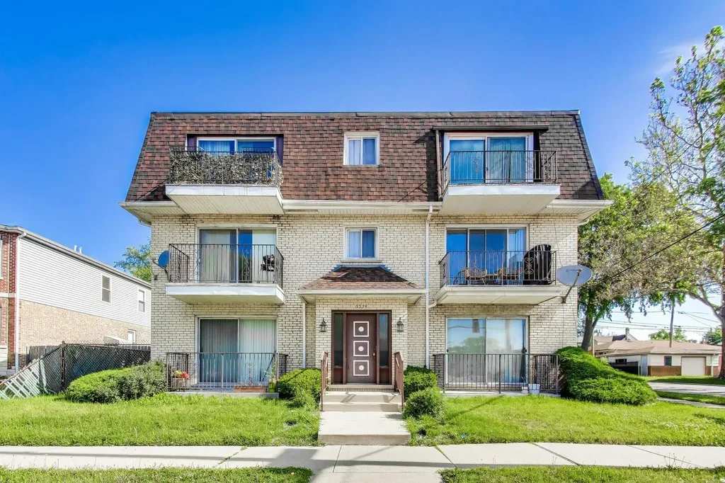 6534 West Montrose Avenue Harwood Heights IL 60706