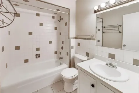 6534 West Montrose Avenue Harwood Heights IL 60706