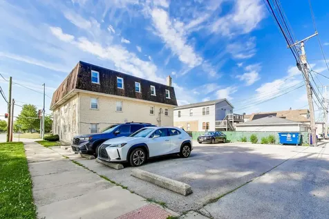 6534 West Montrose Avenue Harwood Heights IL 60706