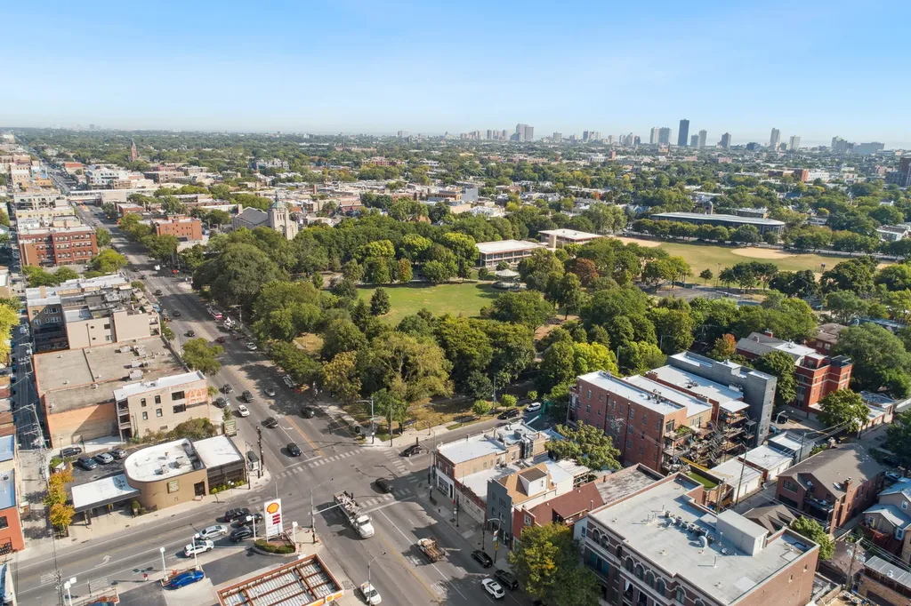 4351 North Western Avenue Chicago IL 60618