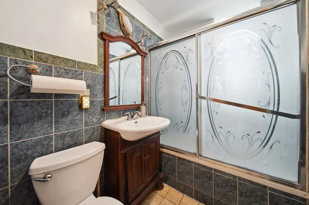 4351 North Western Avenue Chicago IL 60618