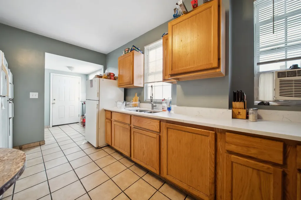 4351 North Western Avenue Chicago IL 60618