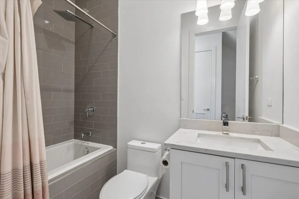 529 North Claremont Avenue Chicago IL 60612