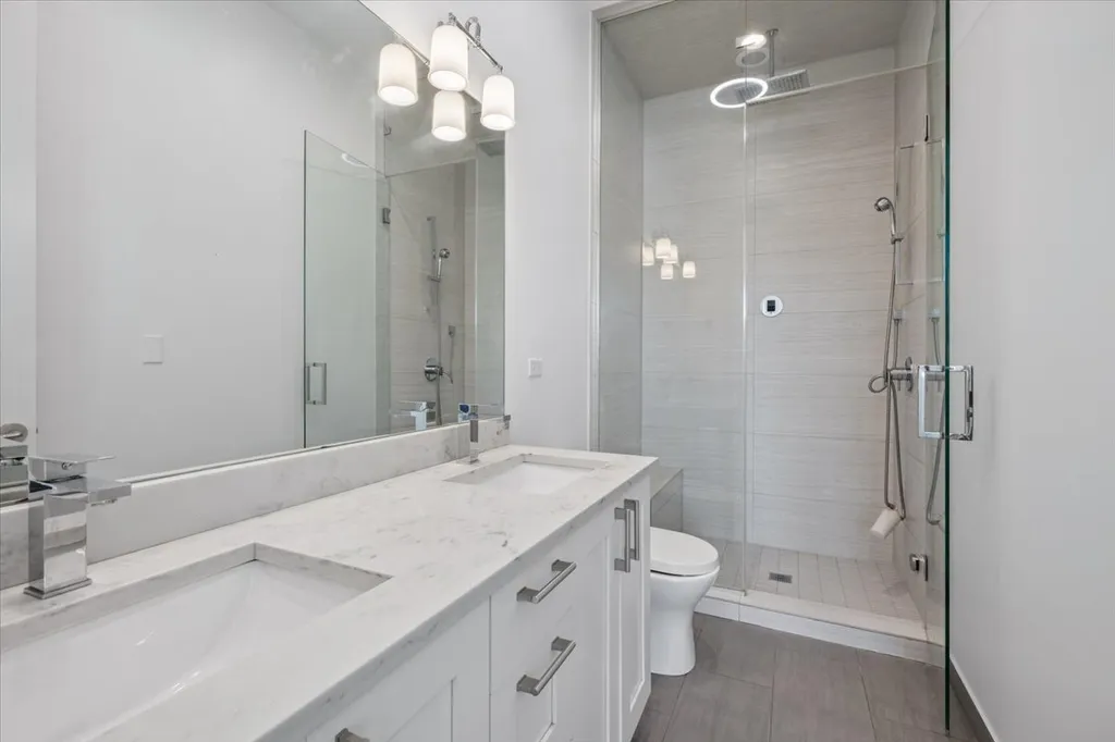 529 North Claremont Avenue Chicago IL 60612
