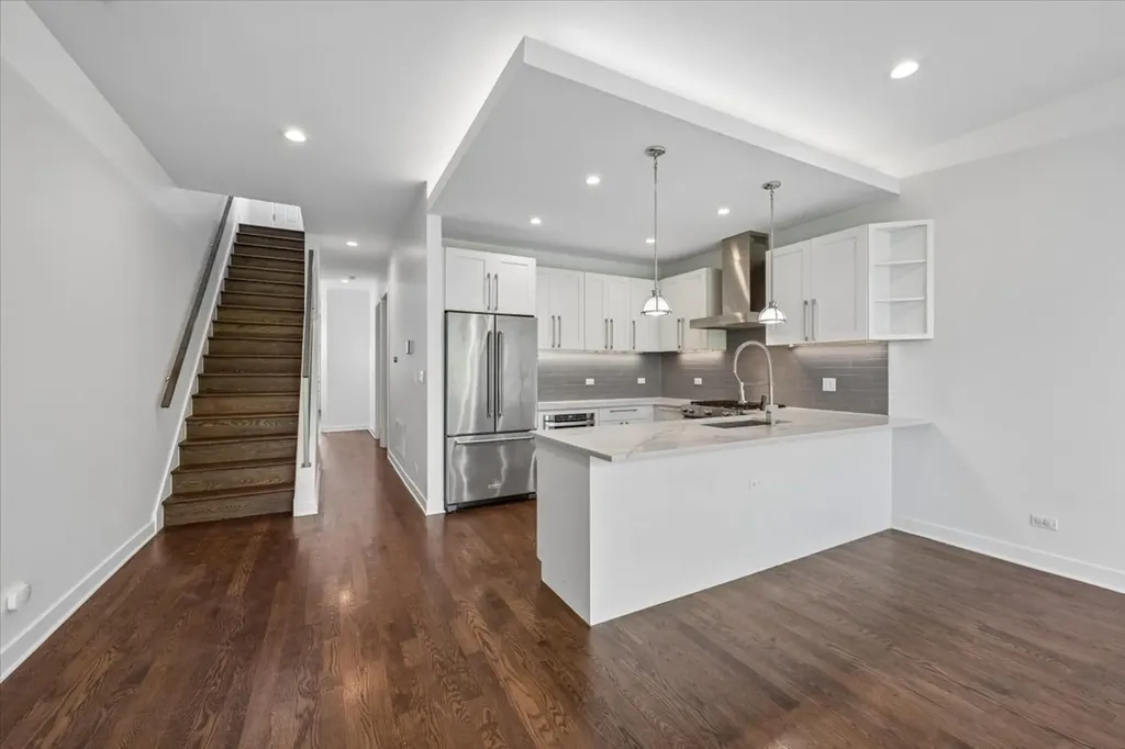 529 North Claremont Avenue Chicago IL 60612