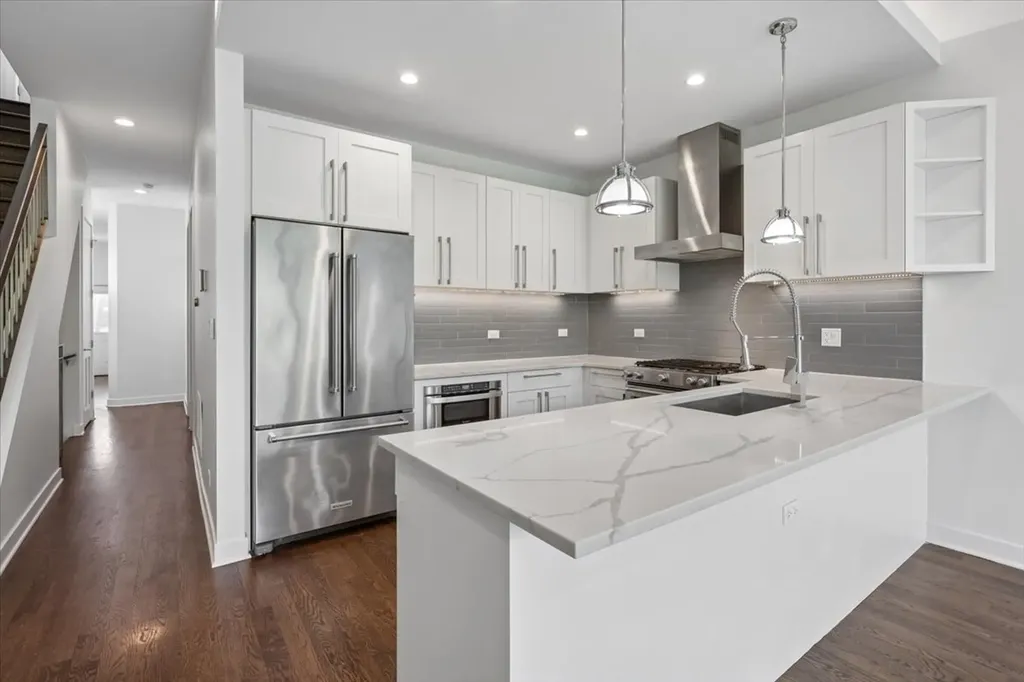 529 North Claremont Avenue Chicago IL 60612