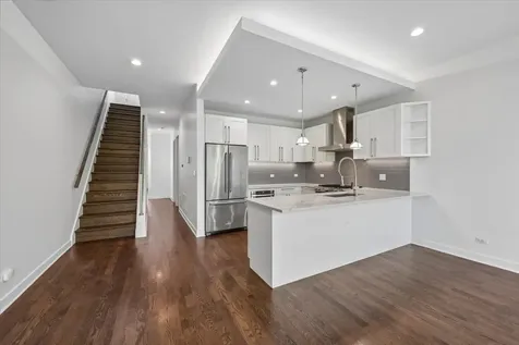 529 North Claremont Avenue Chicago IL 60612