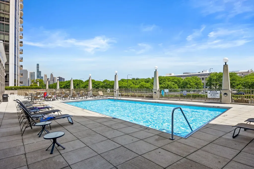 1322 South Prairie Avenue Chicago IL 60605
