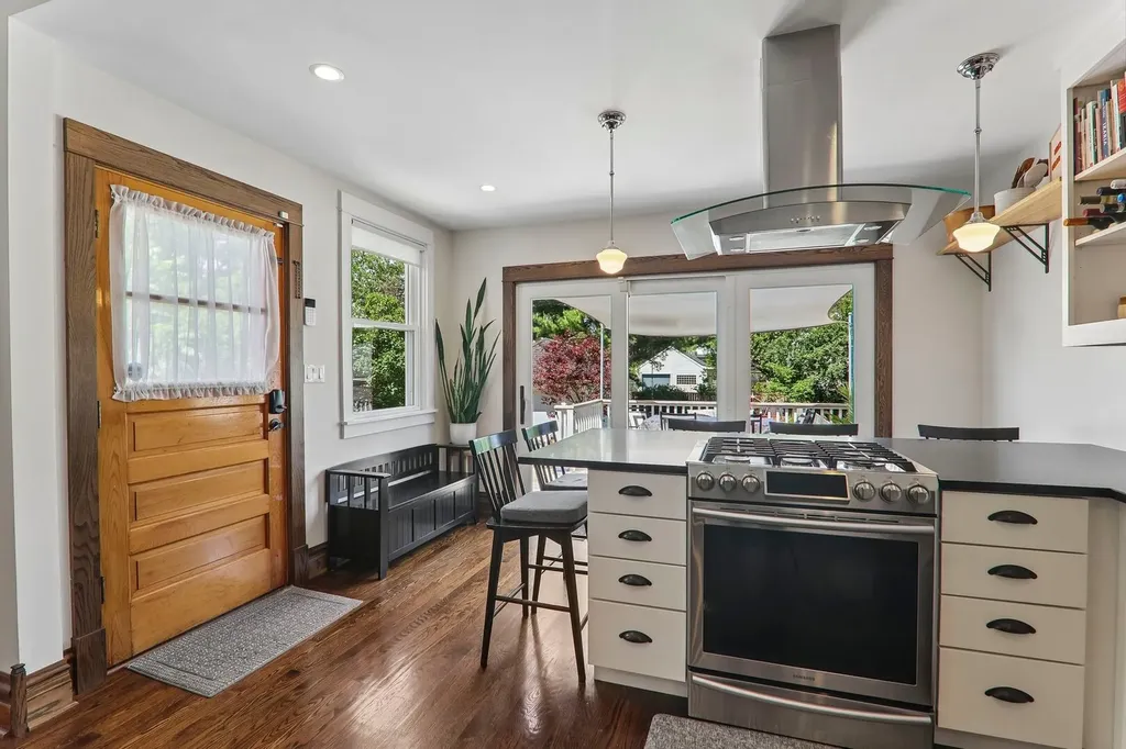 4630 North Kilbourn Avenue Chicago IL 60630
