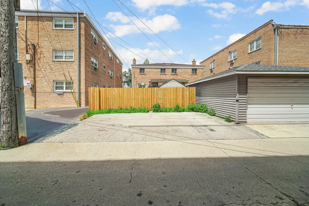 9115 North Gross Point Road Skokie IL 60077