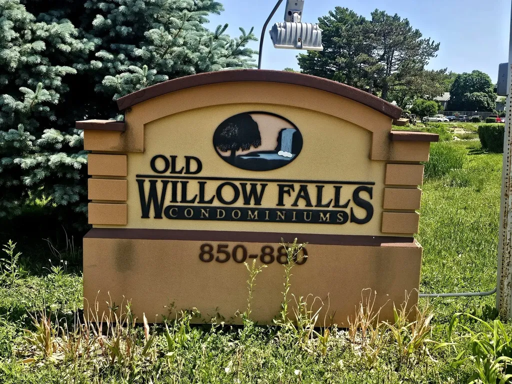 870 East Old Willow Road E Prospect Heights IL 60070