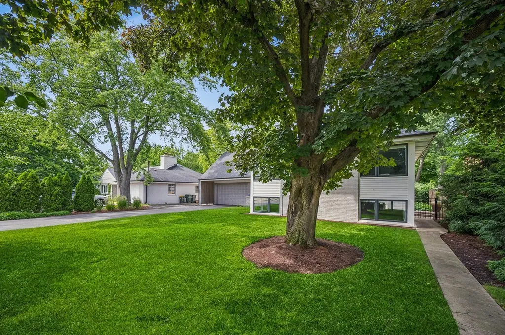1225 Elm Street Winnetka IL 60093