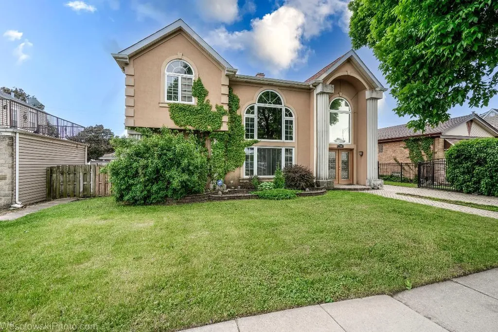 7305 West Foster Avenue Harwood Heights IL 60706