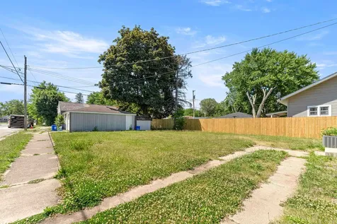2120 Grenshaw Street Rockford IL 61101