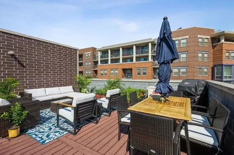 1008 North Larrabee Street Chicago IL 60610