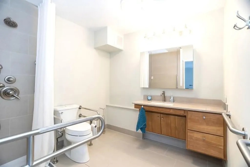 4170 North Marine Drive Chicago IL 60613