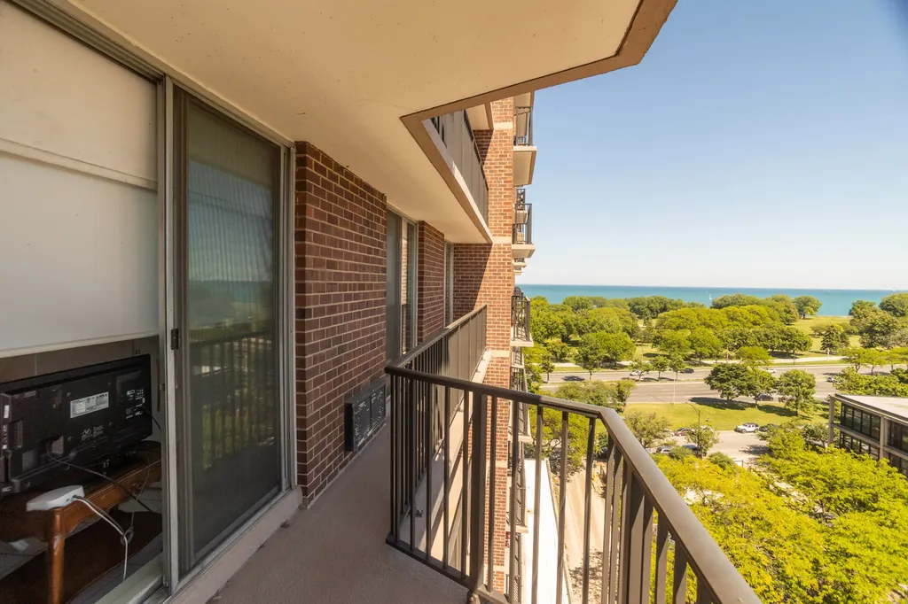 4170 North Marine Drive Chicago IL 60613
