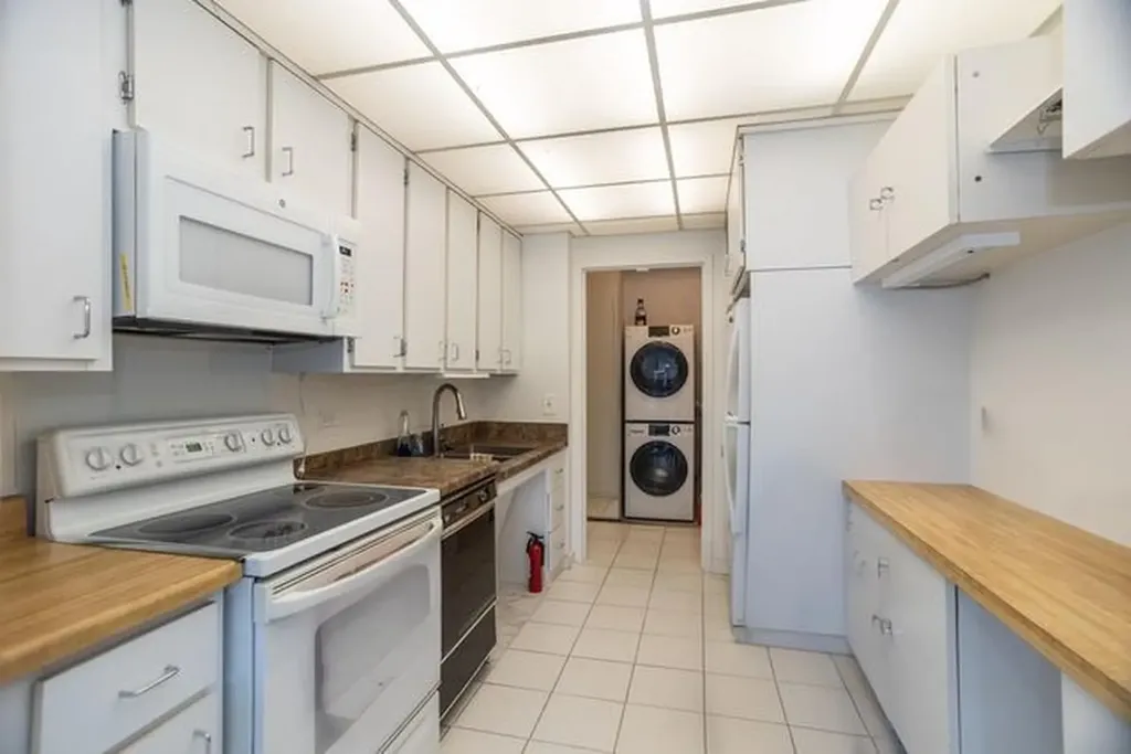 4170 North Marine Drive Chicago IL 60613