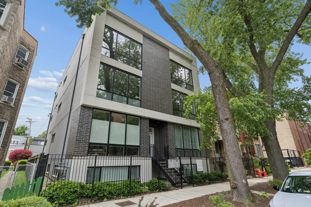 2733 West Hirsch Street Chicago IL 60622