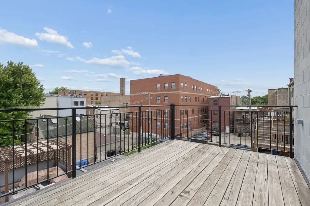 2733 West Hirsch Street Chicago IL 60622