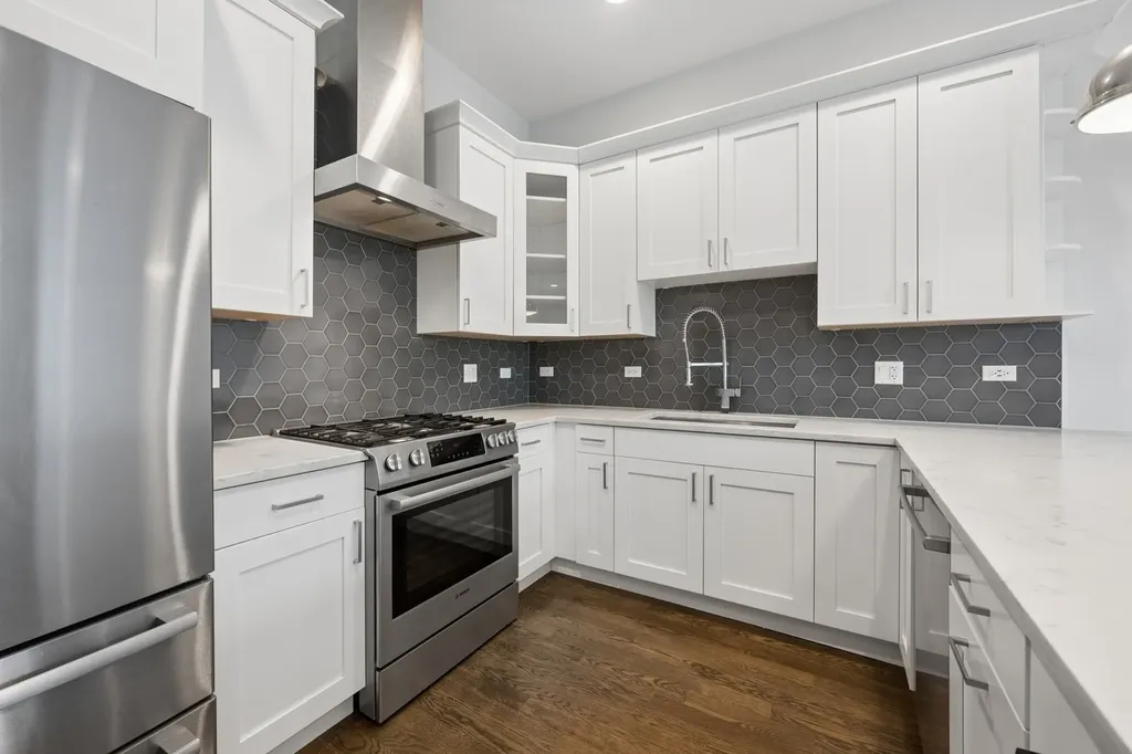2733 West Hirsch Street Chicago IL 60622