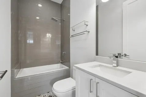 2733 West Hirsch Street Chicago IL 60622