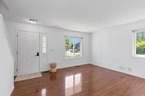 1 Marie Court South Elgin IL 60177