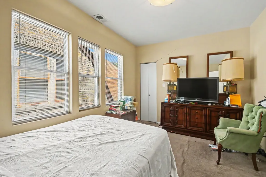850 North Keystone Avenue Chicago IL 60651