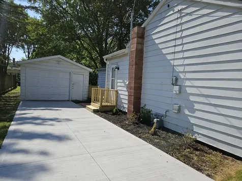 3015 Ezekiel Avenue Zion IL 60099