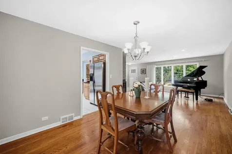 1105 North Hemlock Lane Mount Prospect IL 60056