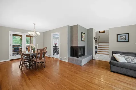 1105 North Hemlock Lane Mount Prospect IL 60056