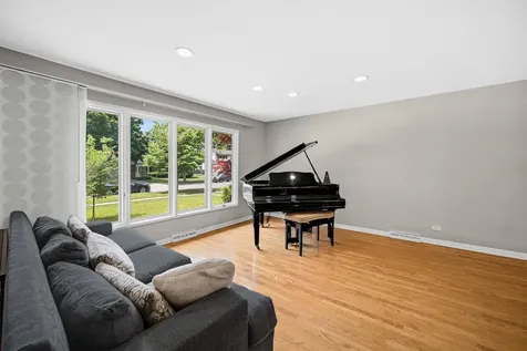 1105 North Hemlock Lane Mount Prospect IL 60056