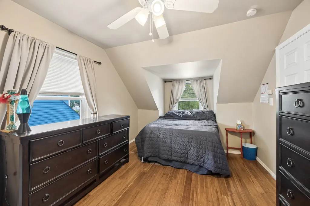 3933 West 85th Place Chicago IL 60652