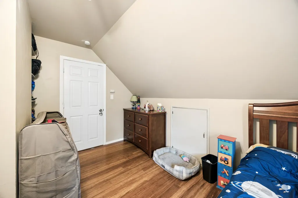 3933 West 85th Place Chicago IL 60652
