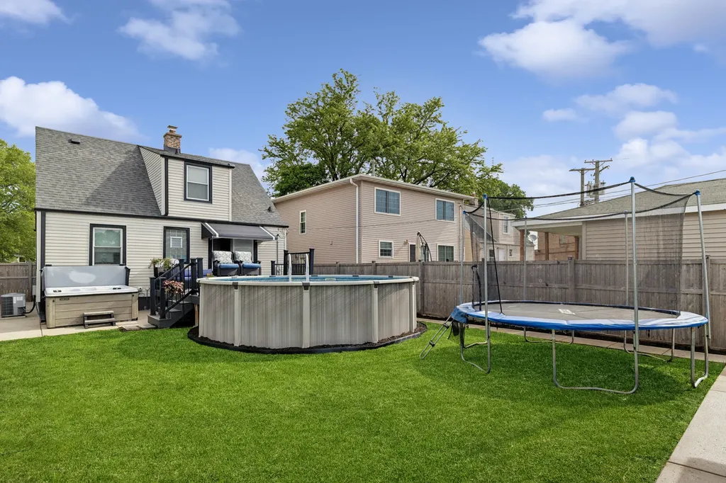3933 West 85th Place Chicago IL 60652
