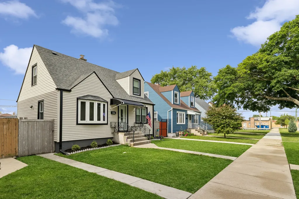 3933 West 85th Place Chicago IL 60652