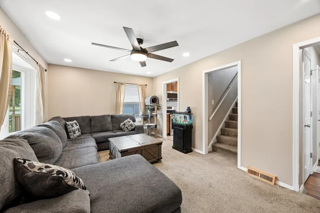 3933 West 85th Place Chicago IL 60652