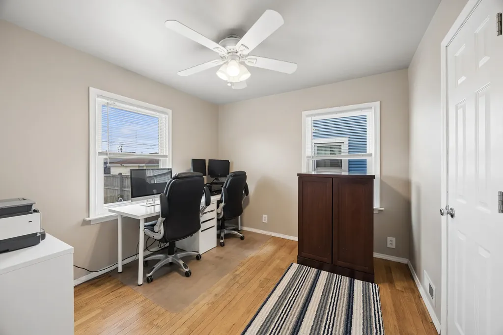 3933 West 85th Place Chicago IL 60652