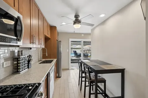 3933 West 85th Place Chicago IL 60652