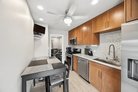 3933 West 85th Place Chicago IL 60652